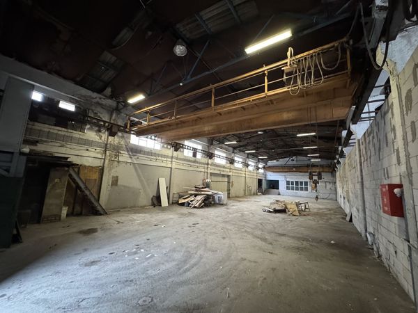 Yenibosna'da 400 m² Depo-Atölye (Tır Girişli, Vinçli) — Bahçelievler, İstanbul